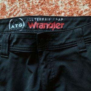 Men’s 30” x 32” black polyester concert work pants hardly worn